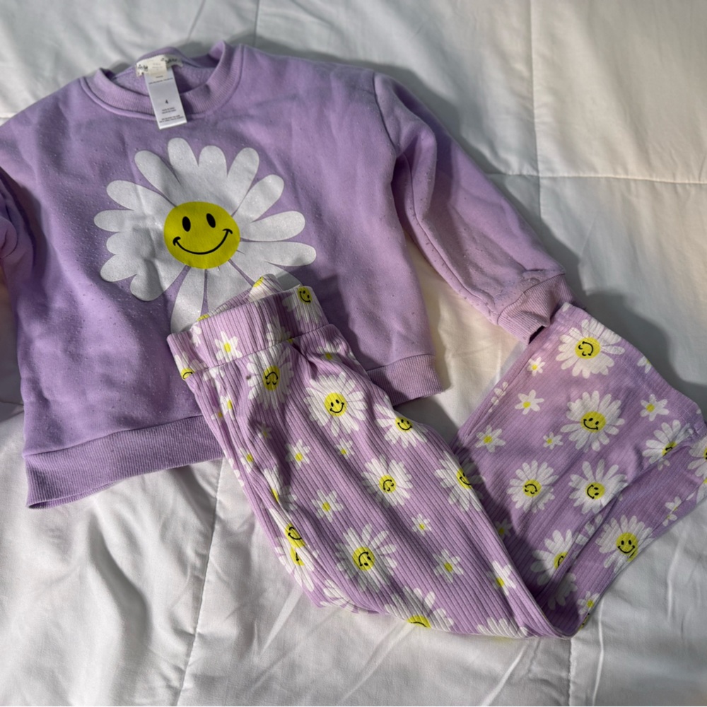Derek Heart Purple Daisy Matching pants & fleece sweatshirt